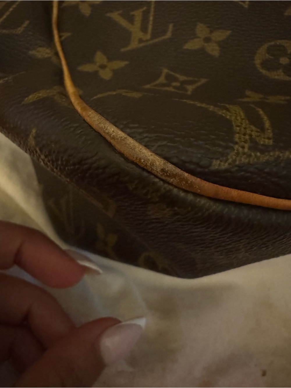 Authentic LOUIS VUITTON Batignolles Horizontal Tote Bag Clean Interior - Picture 10 of 12